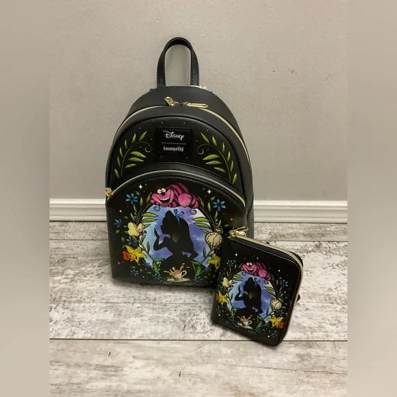 Loungefly Disney NWT Alice In Wonderland Cameo
Mini Backpack whit Wallet Loungefly Disney Alice In Wonderland GITD Cameo Mini  main image 4